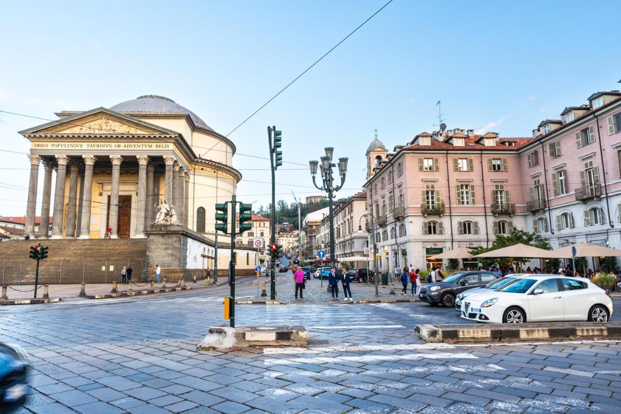 Sotto I Tetti Di Mansarda Di Gil